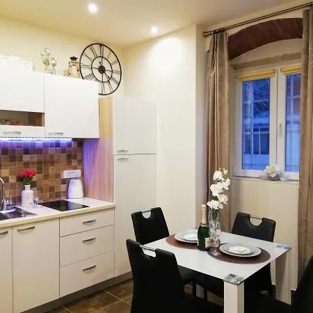 Elegnace Old Town Apartment