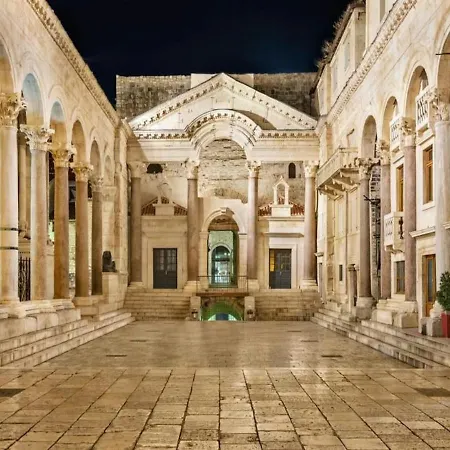 Elegnace Old Town Split