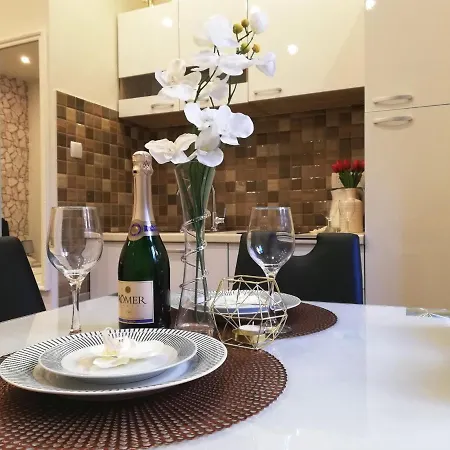 Elegnace Old Town Apartment Split